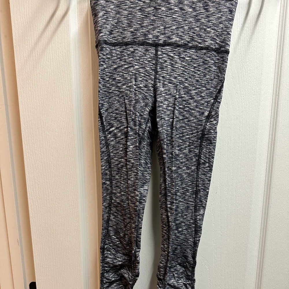 Lululemon woman lleggings long size 2, NWOT
